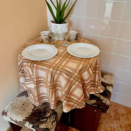 Gazde/Camere de închiriat Квартири Велкова